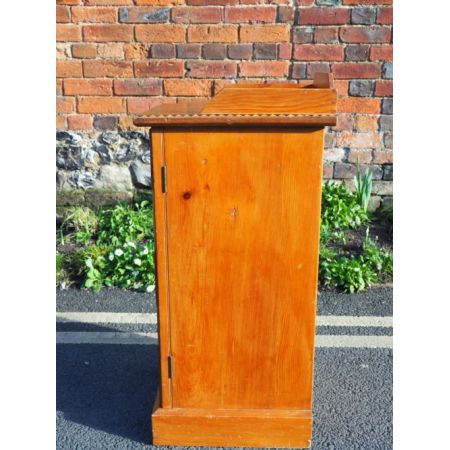 Wunderschöner Kiefer  Kommode  mit Intarsien