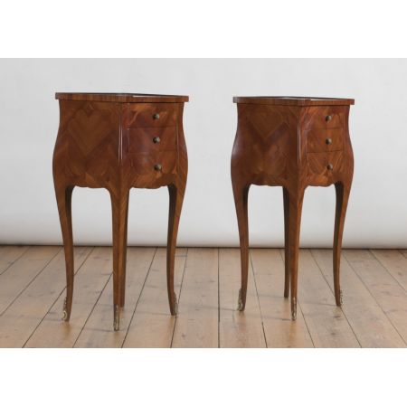 Schönes Paar französischer Nachtische aus massivem Nussbaumholz, Frankreich 1920