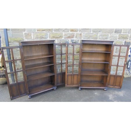 Ein Paar schöner verglaster Bücherschränke auch Eiche, zweitürig, 1920