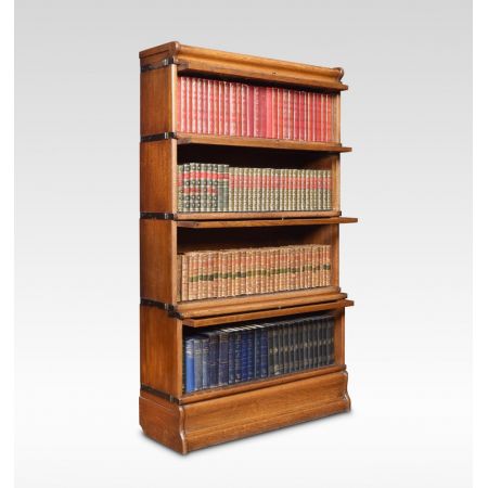 Globe Wernicke Bücherschrank aus Eiche mit vier Abschnitten