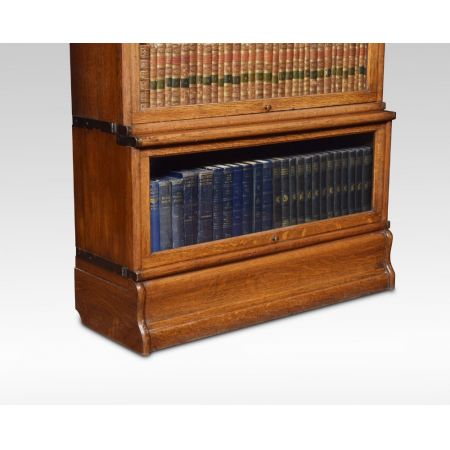 Globe Wernicke Bücherschrank aus Eiche mit vier Abschnitten