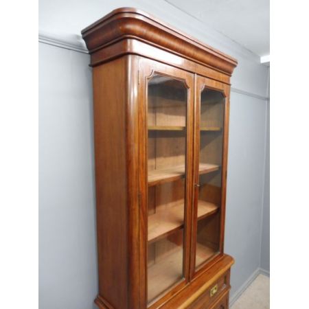 Massives, viktorianisches Bücherregal mit abgerundeten Ecken aus dem 19JH