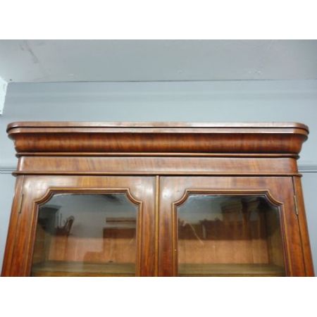 Massives, viktorianisches Bücherregal mit abgerundeten Ecken aus dem 19JH