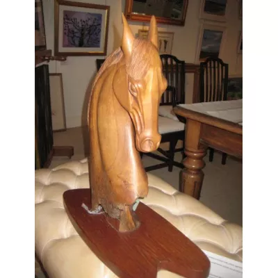 Skulptur des romantischen Pferdes aus Teak von ca. 1930