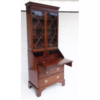 George III Mahagoni Sekretär und Bücherregal mit kleinen Proportionen