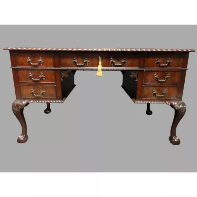 Hochwertiger Mahagoni Chippendale Knieloch Schreibtisch
