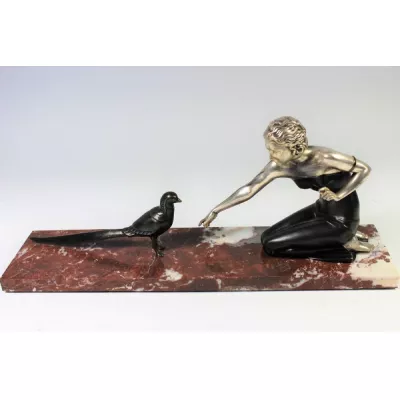 Französische Art Deco Figur Mädchen mit Fasan von Uriano, ca. 1920