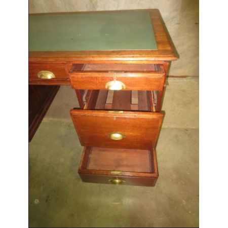 Massiver Knieloch Schreibtisch aus Eichenholz 1890 Edwardian 