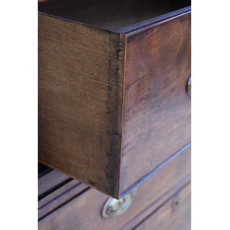 Leinenschrank aus Mahagoniholz aus der Zeit George III (1760-1820)