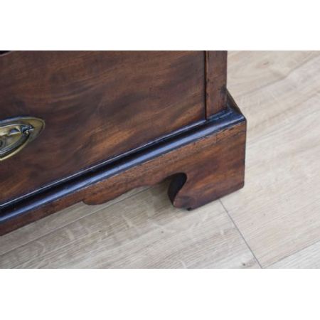 Leinenschrank aus Mahagoniholz aus der Zeit George III (1760-1820)