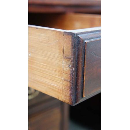 Massiver Viktorianischer Mahagoni Schreibtisch mit Ledertop und 9 Schubladen 