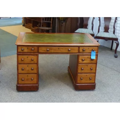 Massiver Viktorianischer Mahagoni Schreibtisch 19JH