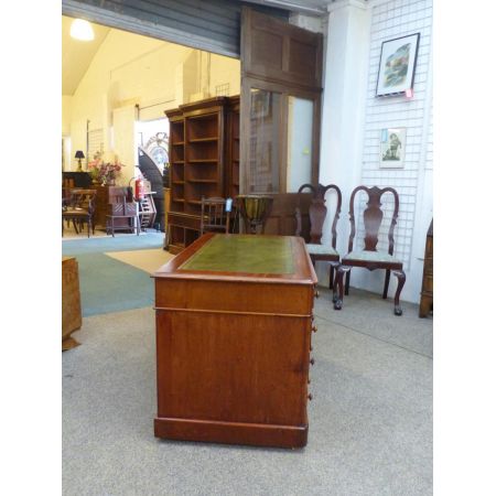 Massiver Viktorianischer Mahagoni Schreibtisch 19JH