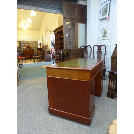 Massiver Viktorianischer Mahagoni Schreibtisch 19JH