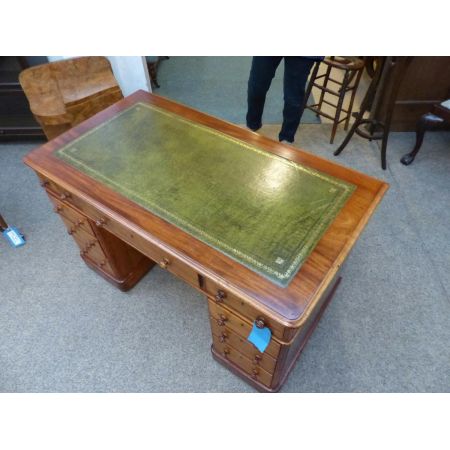 Massiver Viktorianischer Mahagoni Schreibtisch 19JH