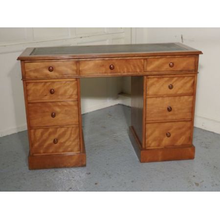 Ein orginal viktorianischer  Birkenholz Schreibtisch  1860