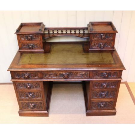 Großer geschnitzter Eichenschreibtisch Massivholz von 1920