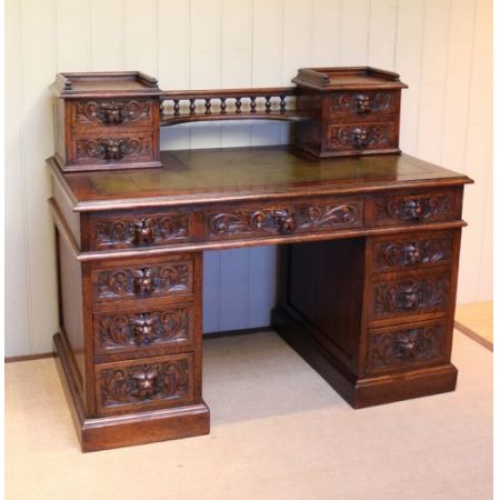 Großer geschnitzter Eichenschreibtisch Massivholz von 1920