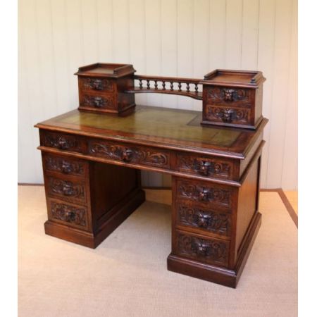 Großer geschnitzter Eichenschreibtisch Massivholz von 1920