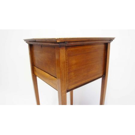 Schöner Mahagonitisch zum nähen oder arbeiten, original edwardianisch