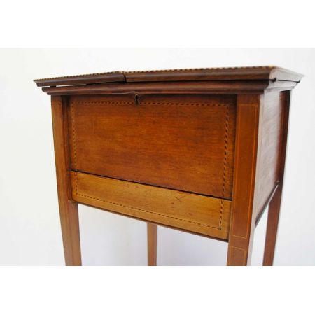 Schöner Mahagonitisch zum nähen oder arbeiten, original edwardianisch