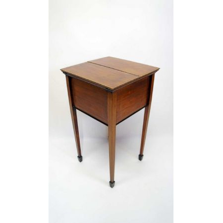 Schöner Mahagonitisch zum nähen oder arbeiten, original edwardianisch