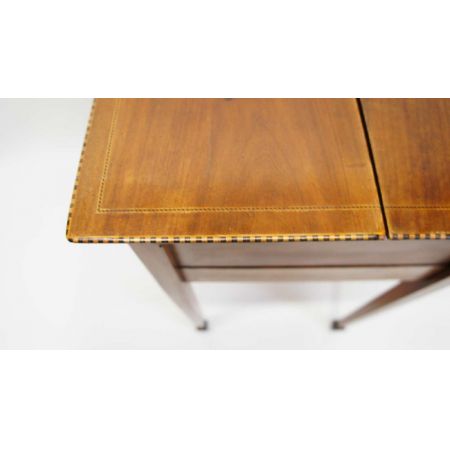 Schöner Mahagonitisch zum nähen oder arbeiten, original edwardianisch