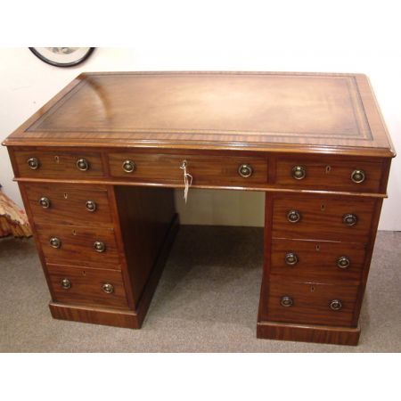 Ein früh viktorianischer Mahagoni Sockel Schreibtisch von ca. 1860 Massivholz