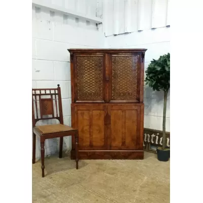 Antiker viktorianischer Chippendale Nussbaum Wohnzimmerschrank 1880 original