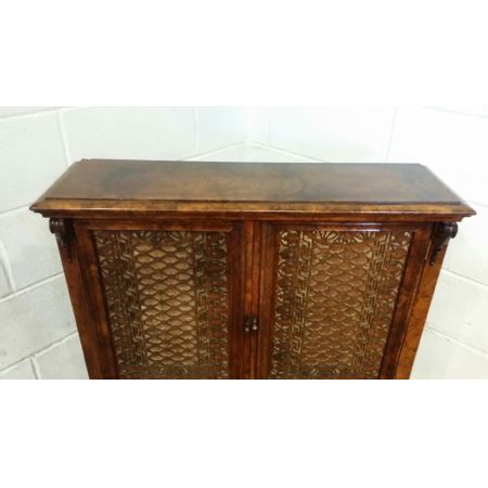 Antiker viktorianischer Chippendale Nussbaum Wohnzimmerschrank 1880 original