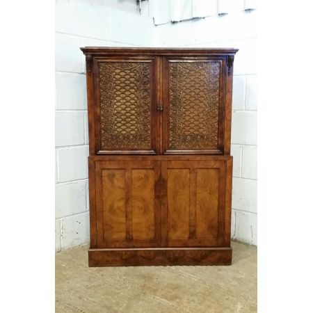 Antiker viktorianischer Chippendale Nussbaum Wohnzimmerschrank 1880 original