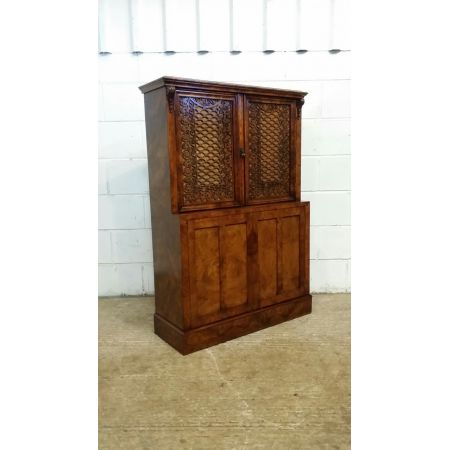 Antiker viktorianischer Chippendale Nussbaum Wohnzimmerschrank 1880 original
