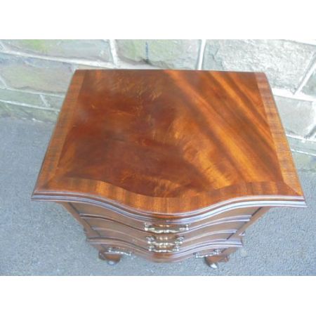 Antiker Mahagoni Nachttisch 1910  schöne Patina 