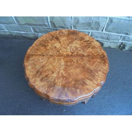 Antiker Nussbaum Couchtisch Original 1920