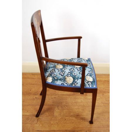 Jugendstil-Ellbogenstuhl mit stilisierter Calla-Lilie eingelegt aus Mahagoni und Palisander