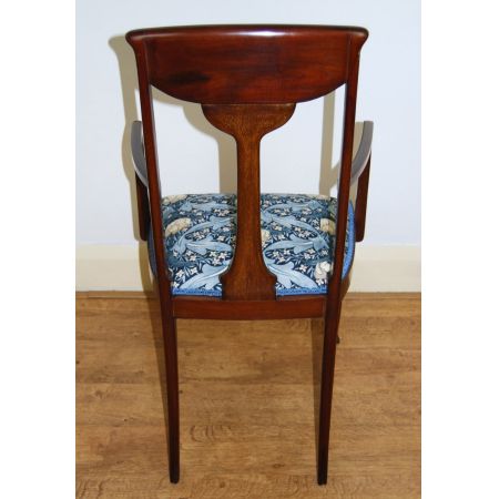 Jugendstil-Ellbogenstuhl mit stilisierter Calla-Lilie eingelegt aus Mahagoni und Palisander