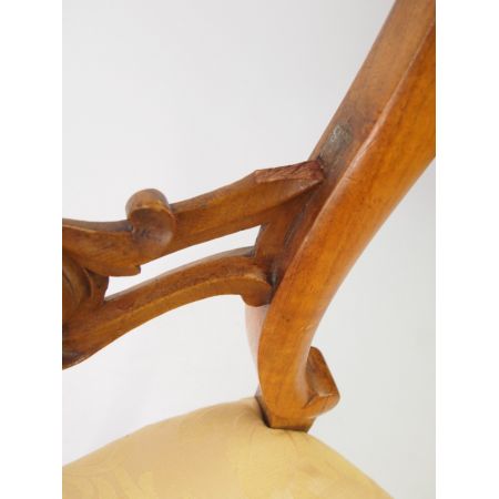 Zwei viktorianischen Stühle aus Nussbaum  aus dem 19 JH