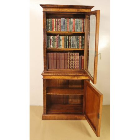 Schlanker Original viktorianischer Wurzelholz Nussbaum Bücherschrank