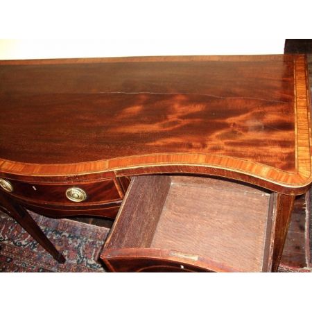 Hervorragendes Original George III. breakfront Mahagoni Sideboard mit Querbändern und Intarsien
