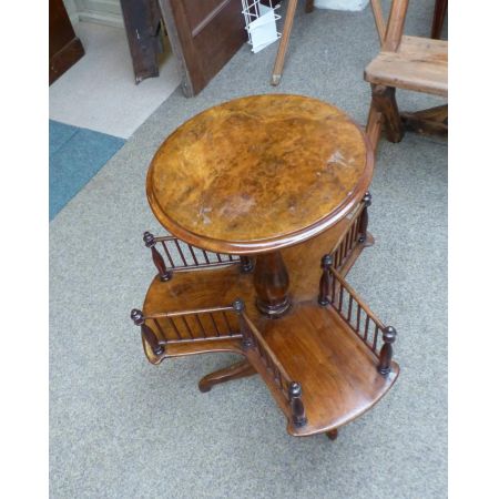 Wundervoller viktorianischer Nussbaum Büchertisch  Selten schön