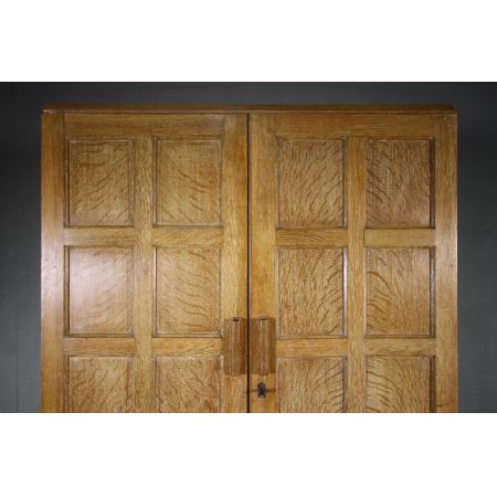 Großartiger Bowman Brothers antiker Eichen Kleiderschrank von 1930 