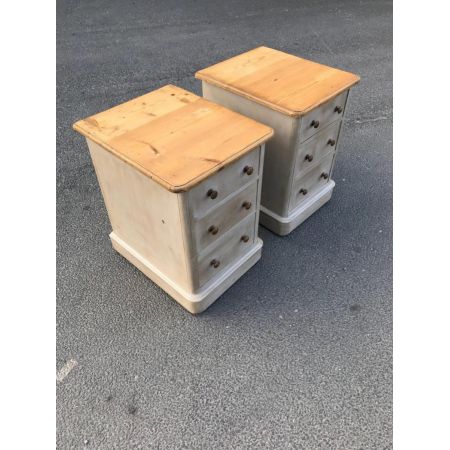 Ein Paar bemalte viktorianische Nachttische aus Kiefer