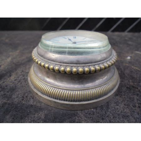 Antike versilberte Tischuhr