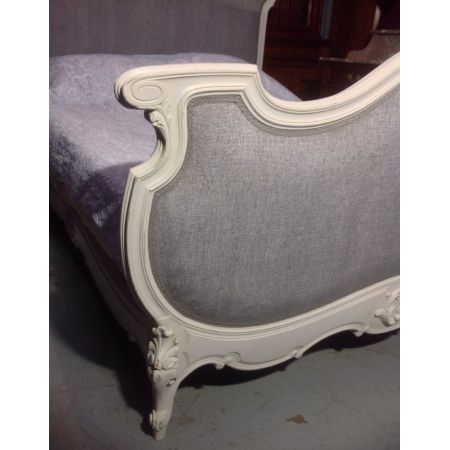 Antikes französisches Nussbaum Kingsize Bett im Louis XV Stil