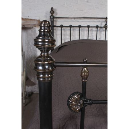Großes original viktorianisches Kingsize Bett Eisen Messing