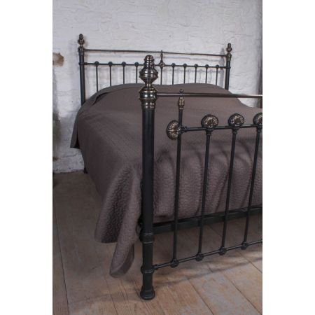 Großes original viktorianisches Kingsize Bett Eisen Messing