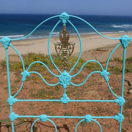 Schönes original antikes Paar lackierter Gusseisen Messing Betten