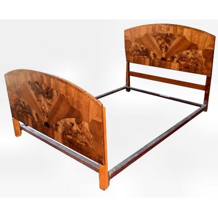 1930er Art-Deco-Doppelbett aus Nussbaum