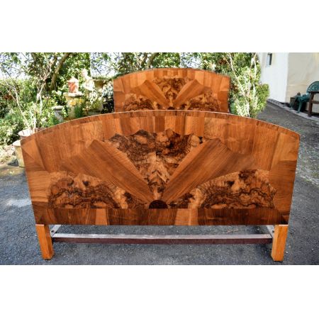 1930er Art-Deco-Doppelbett aus Nussbaum