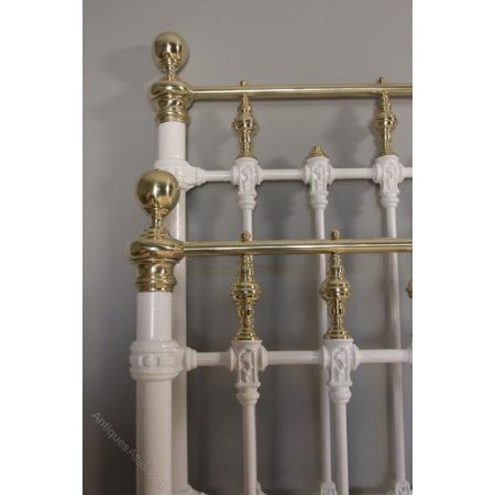Klassisches Bett aus viktorianischem Messing und Eisen 